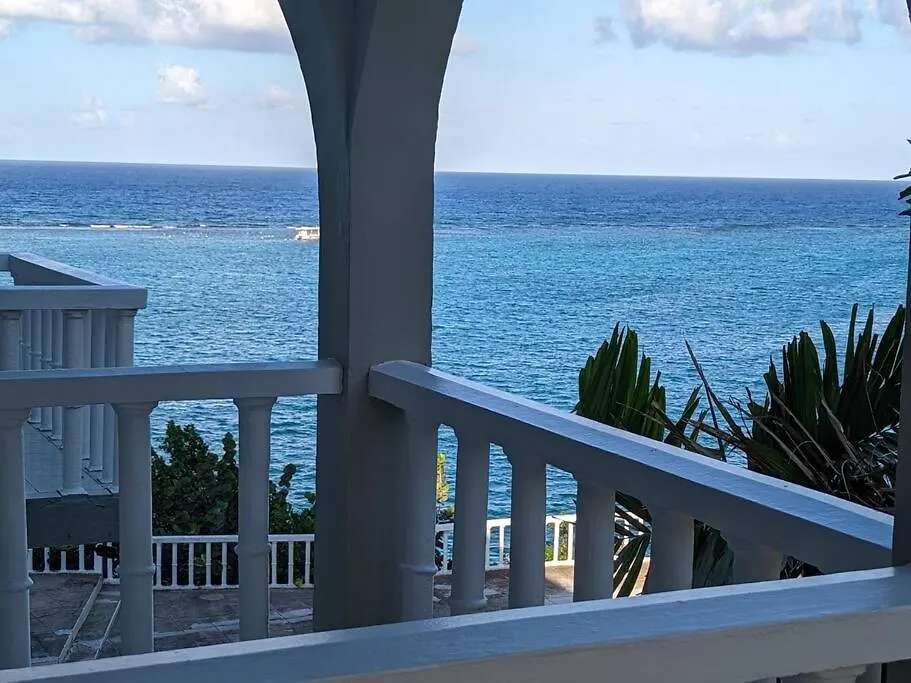 Relaxing Space With An Awesome View Lodge
